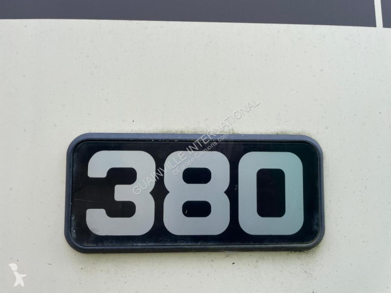 Tahač Volvo 380