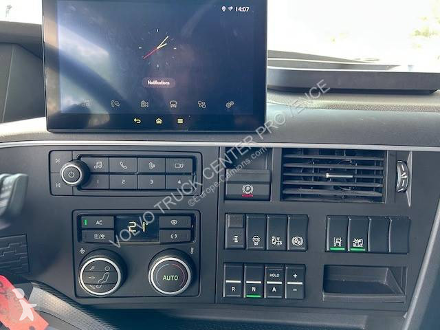 جرار Volvo