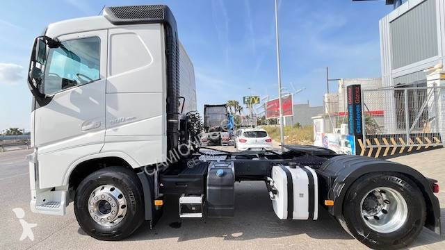 جرار Volvo