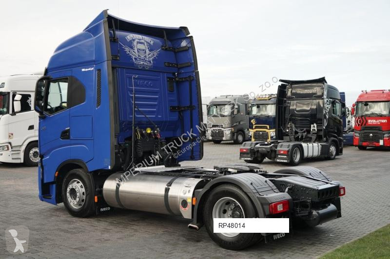 Влекач Iveco 460
