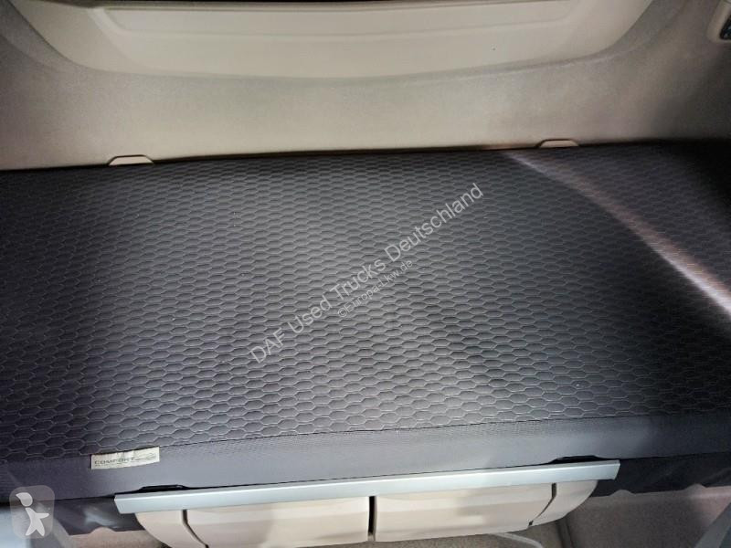 جرار DAF XG  FT LOW DECK 4X2
