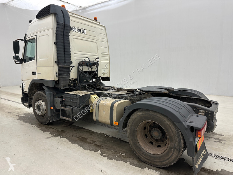 جرار Volvo 450