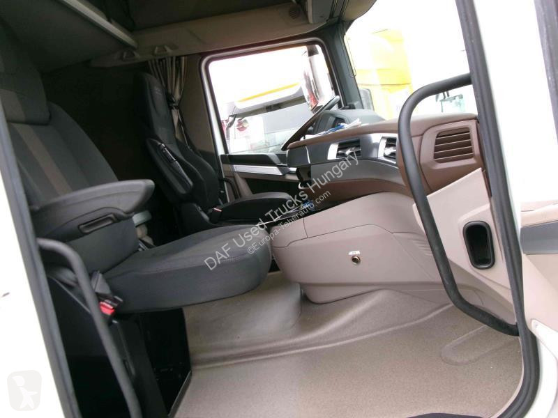 جرار DAF + 530 FT LOW DECK 4X2