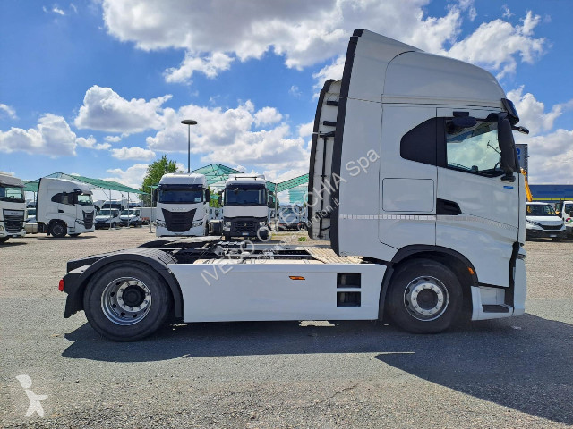 جرار Iveco S-WAY AS440S51T/P
