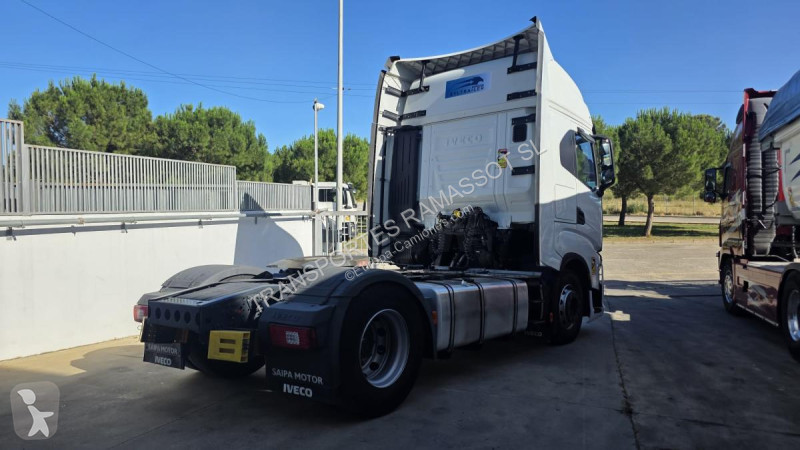 جرار Iveco 490