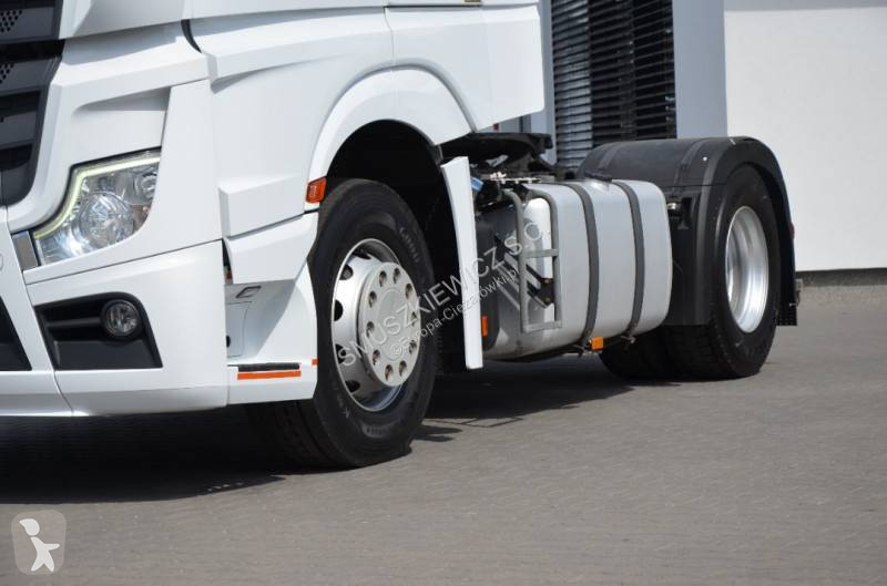 Cap tractor Mercedes