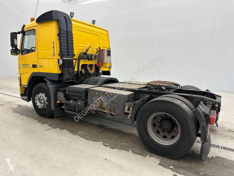 جرار Volvo 400