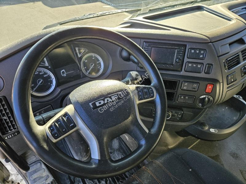 Ciągnik siodłowy DAF 530
