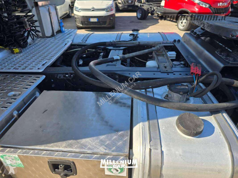 جرار Iveco 570 MANUAL RETARDER IMP IDRAULICO