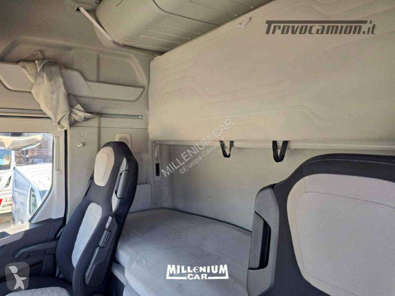 جرار Ford FORD FMAX 500 AUTOM RETARDER PRESA DI...