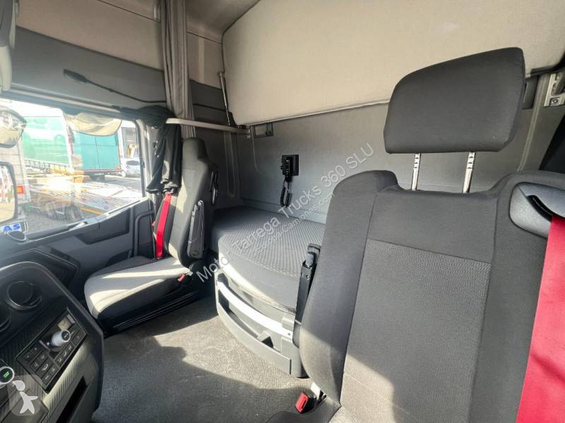 Cap tractor Renault