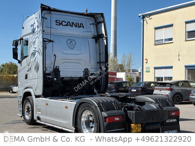 جرار Scania...