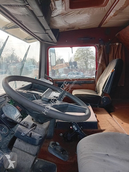 جرار Volvo