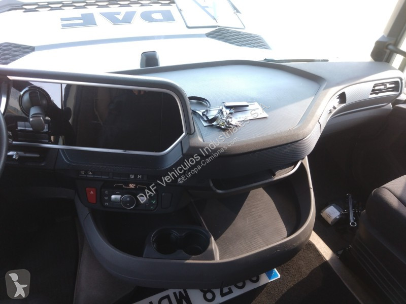 Тягач DAF XFn  FT 4X2