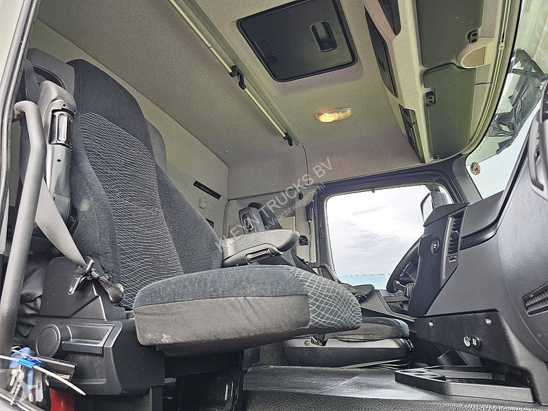 جرار Mercedes ACTROS 1945