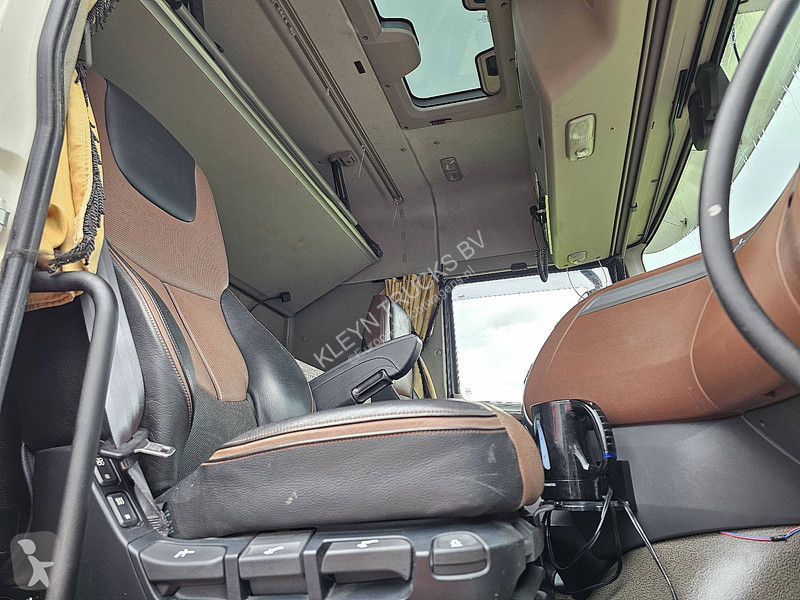 جرار DAF 530 6X2 FTR SPACECAB