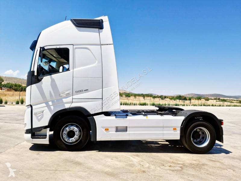 جرار Volvo
