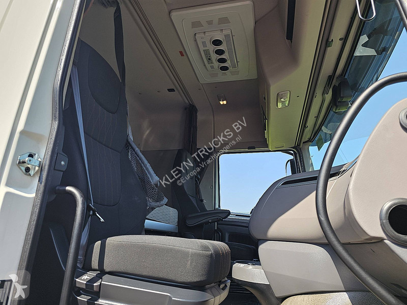 جرار DAF 530 SPACECAB