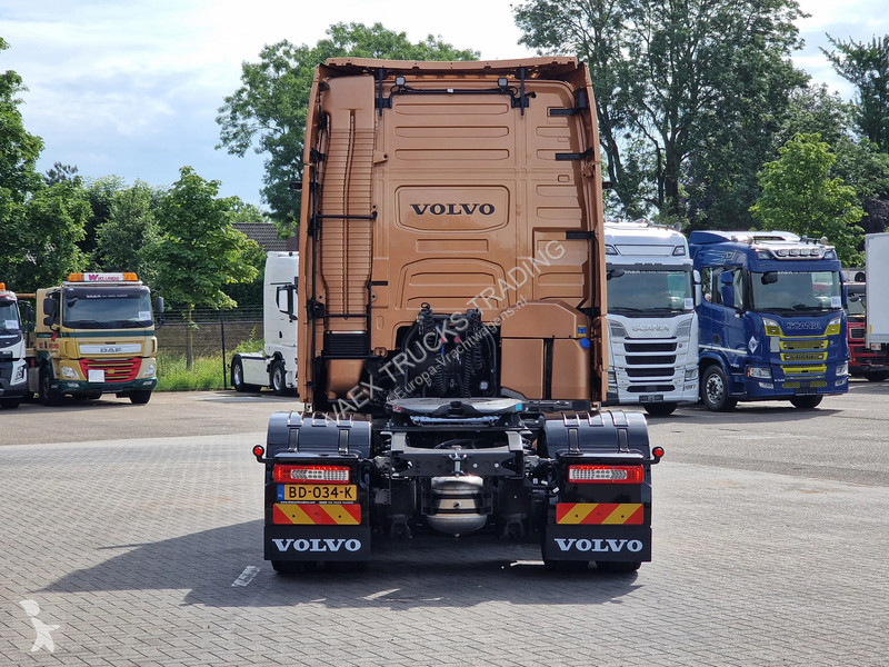 Traktor Volvo 13500 Aero Globetrotter XL 4x2 -...