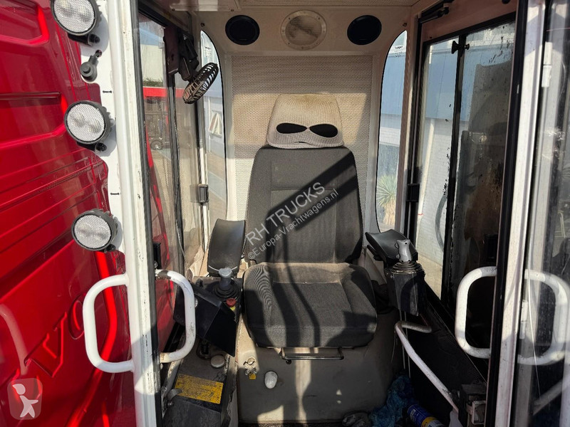 جرار Volvo 16750 6X4 EURO 6 + EPSILON S260Z +...