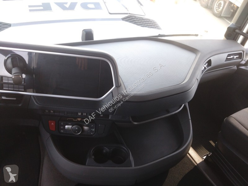 Тягач DAF XFn  FT 4X2