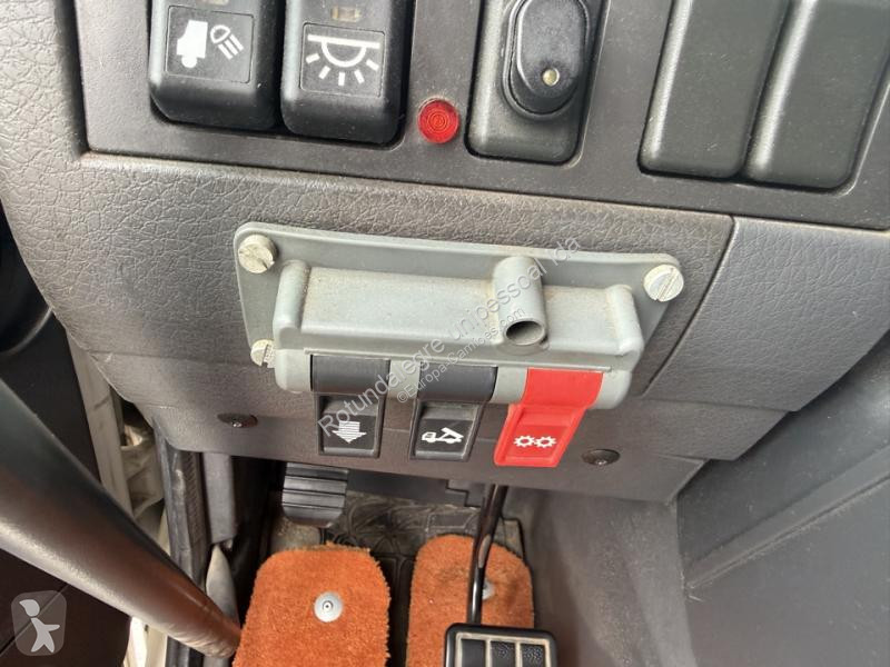 جرار Volvo 400
