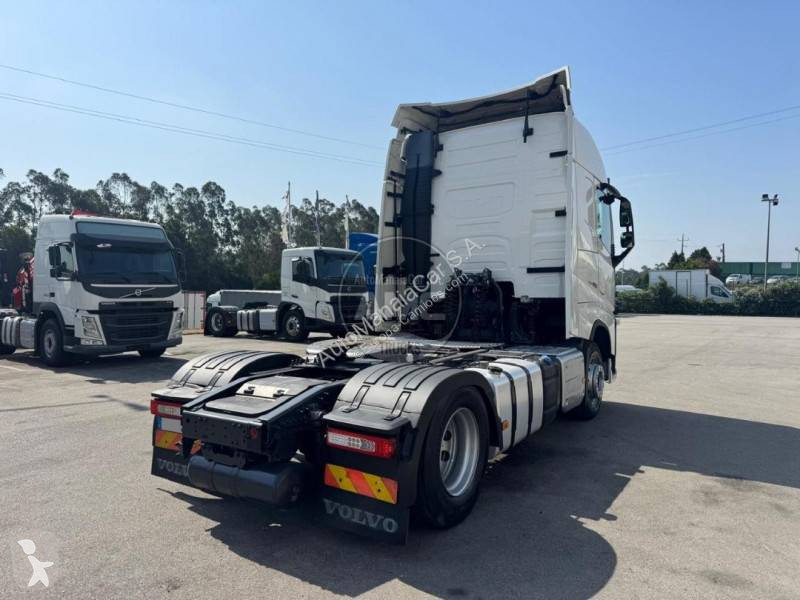جرار Volvo