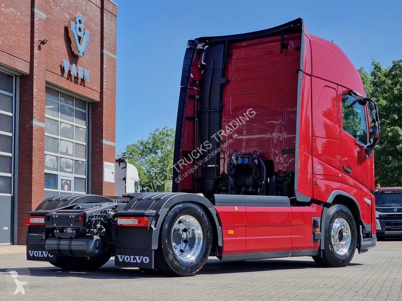 جرار Volvo 13540 Aero Globetrotter XL 4x2 - New...