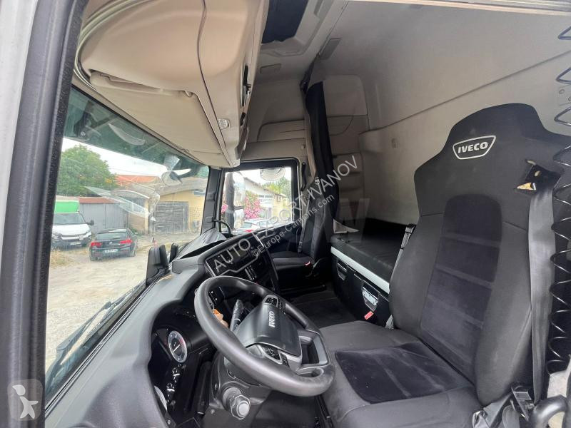 جرار Iveco 460