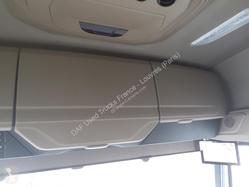 جرار DAF XFn  FT LOW DECK 4X2