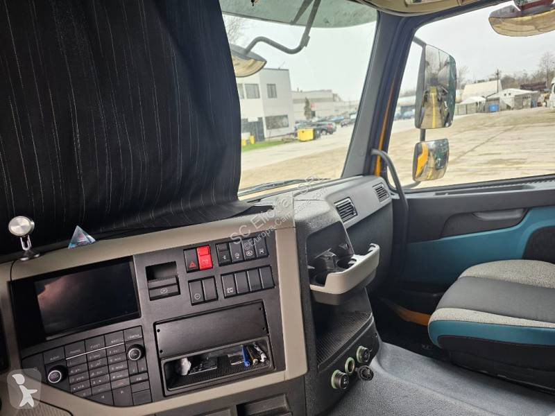 جرار Volvo