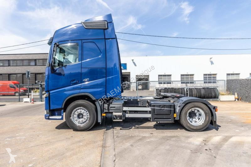 جرار Volvo 420
