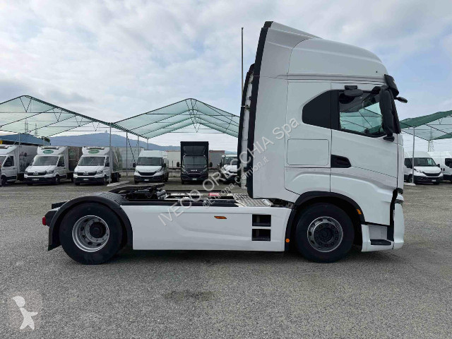 جرار Iveco S-WAY AS440S49T/P