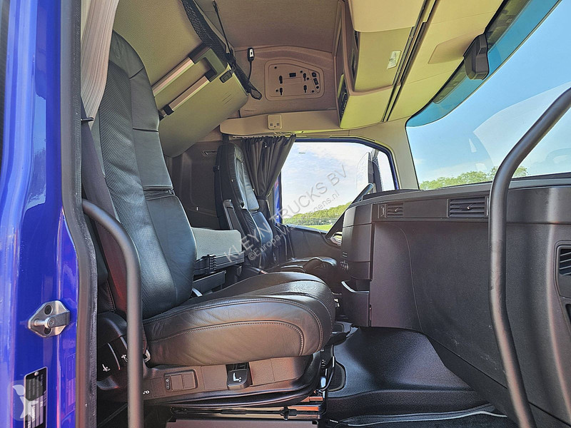 جرار Volvo 16650 6X4 RETARDER XENON
