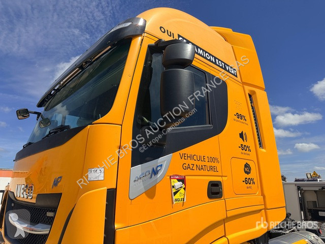 جرار Iveco AS440S46