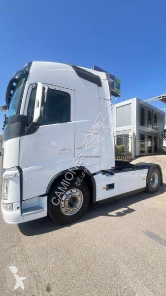 جرار Volvo