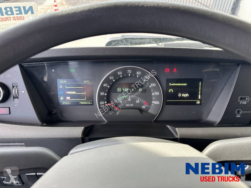جرار Volvo 420 4x2 - 796.861km - Work remote
