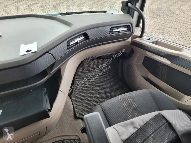 جرار DAF XG  FT LOW DECK 4X2