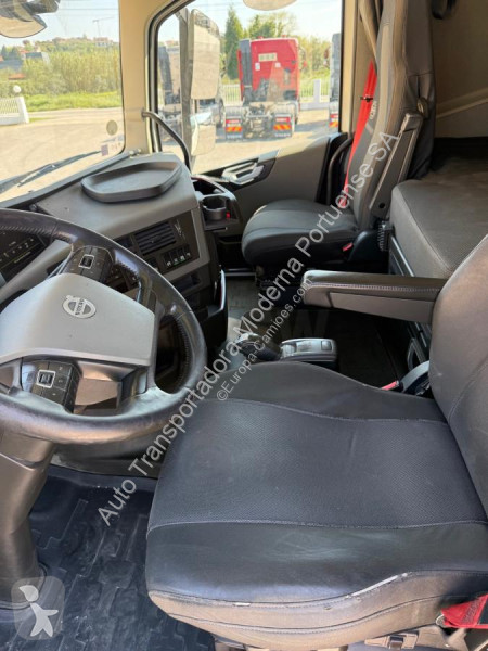 جرار Volvo 500