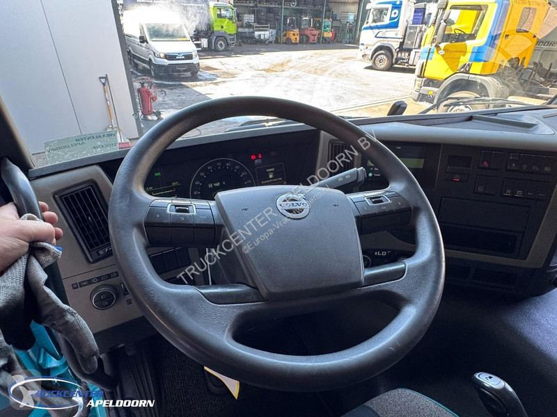 جرار Volvo Globetrotter 4x2