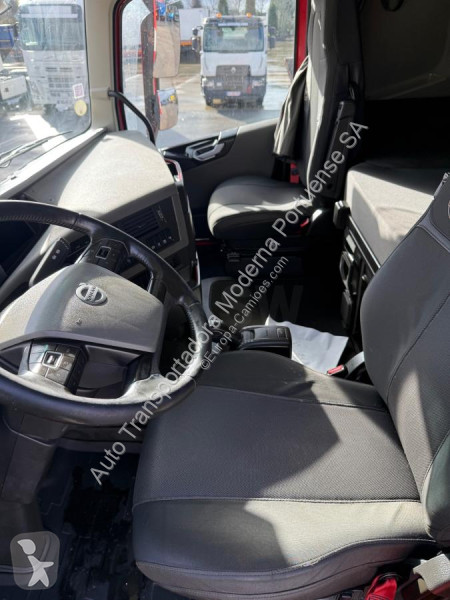 جرار Volvo 500