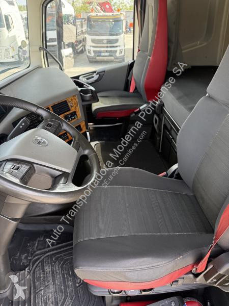 جرار Volvo 500