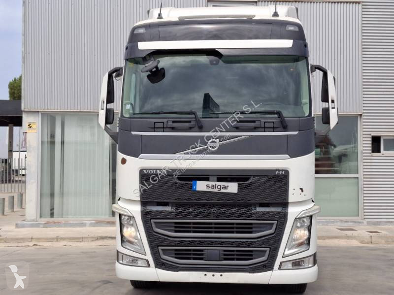 جرار Volvo