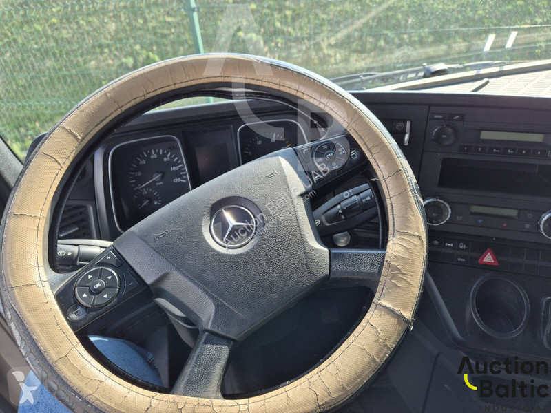 Тягач Mercedes 1845