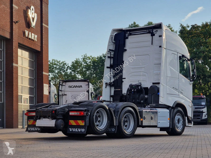 Trekker Volvo 13500 Globetrotter XL 6x2 -...