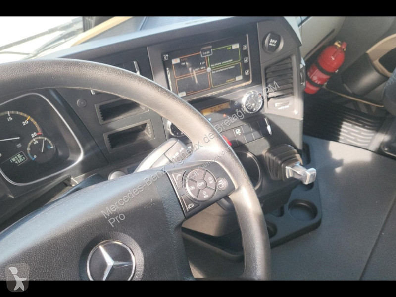Cabeza tractora Mercedes II 1842 StreamSpace...