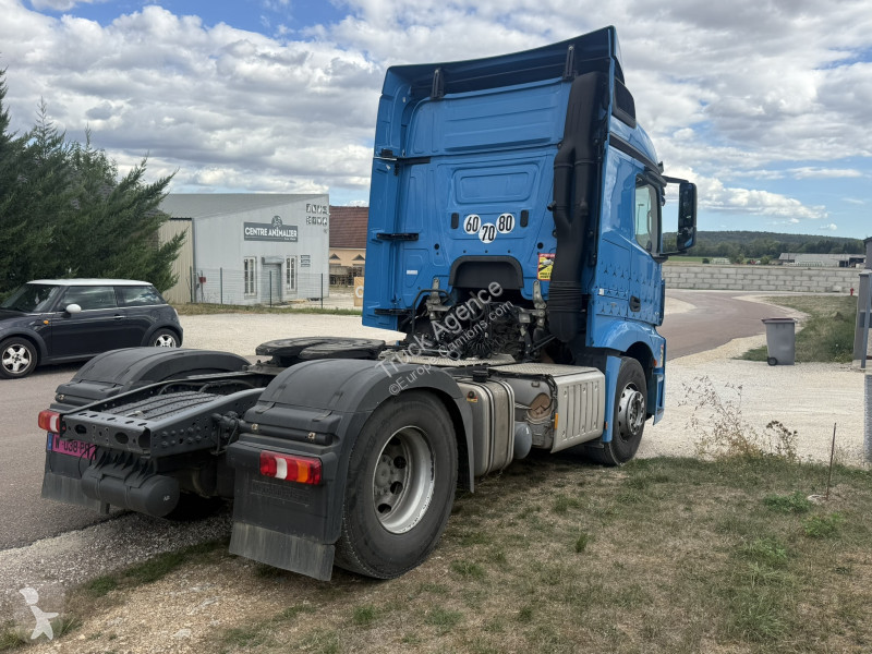 Tahač Mercedes