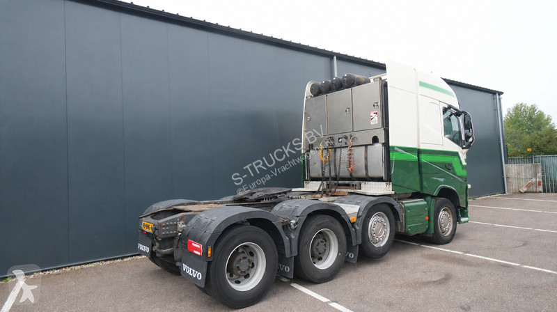 Tahač Volvo 130 ton's 8x4 tractor unit