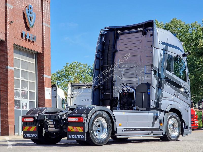 Nyergesvontató Volvo 16780 Globetrotter XL Aero...