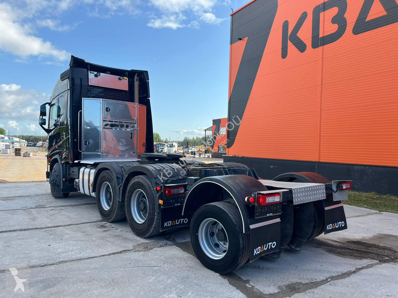 Cabeza tractora Volvo 750 8x4 GCW 90 ton /...